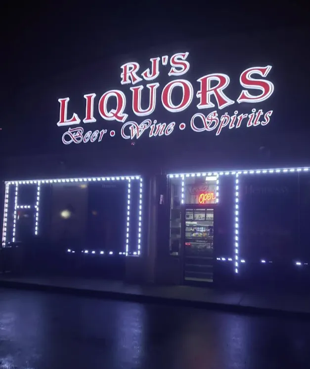 RJ's Storefront - Night